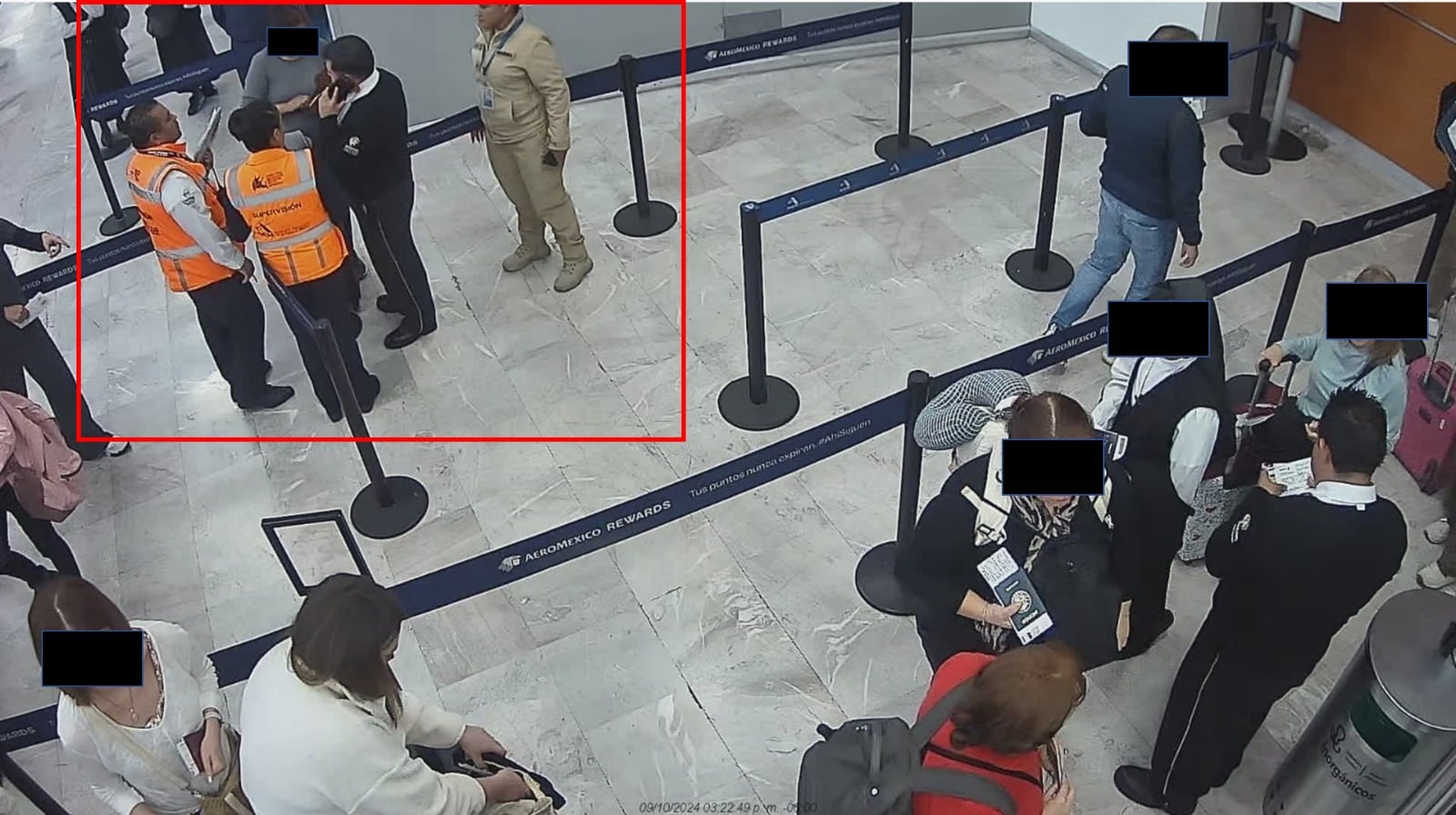 El AICM le regresó a la mujer la maleta con más de 53 mil pesos en efectivo tras acreditar que era suya