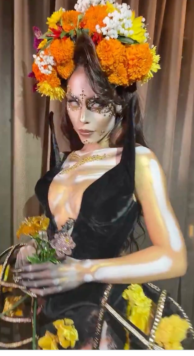 Danna Paola impresiona al ser una catrina en la fiesta de Halloween de Heidi Klum