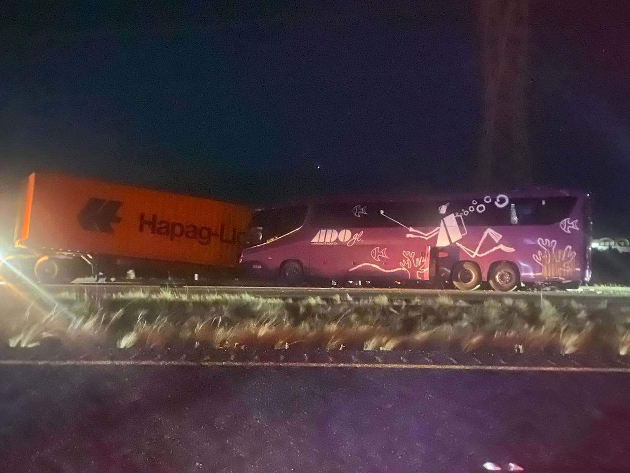 Accidente de autobús en Veracruz: Camión de ADO choca contra tráiler