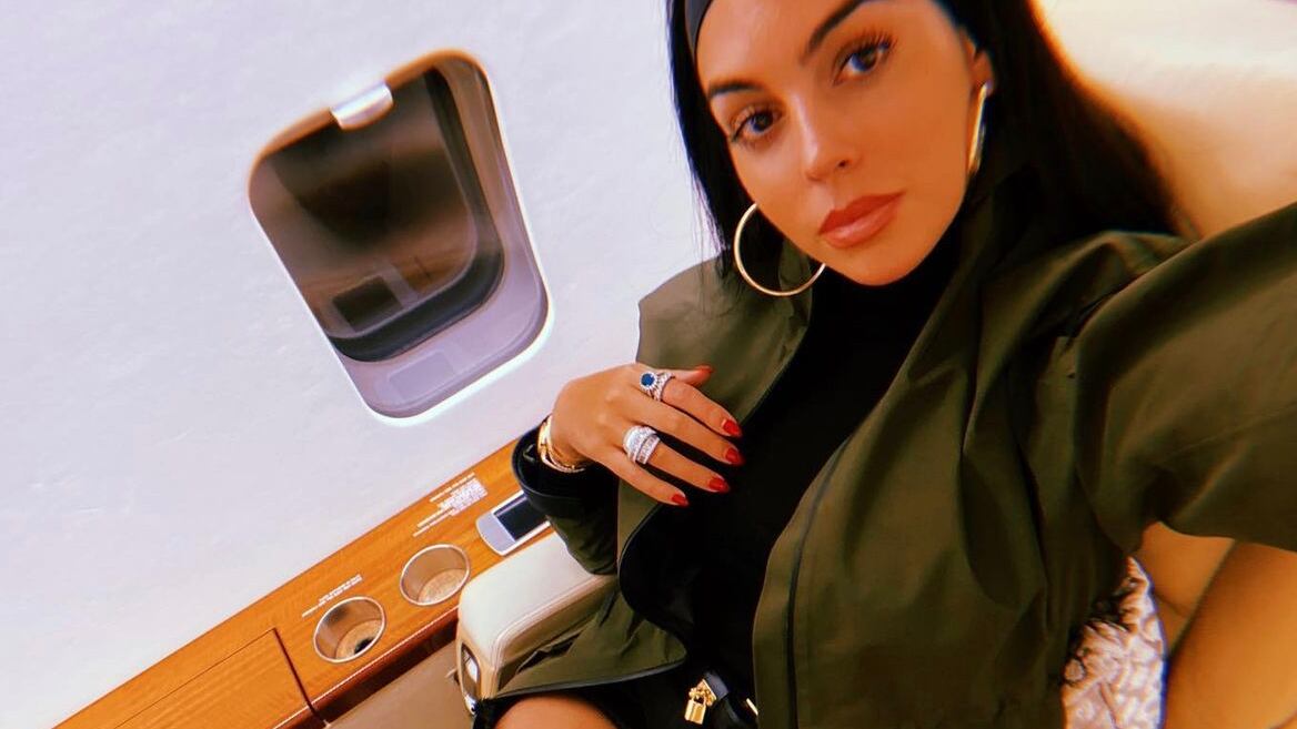 Georgina Rodríguez sorprende modelando en atrevido bikini