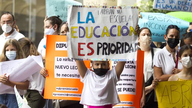 Estudiantes y padres de familia