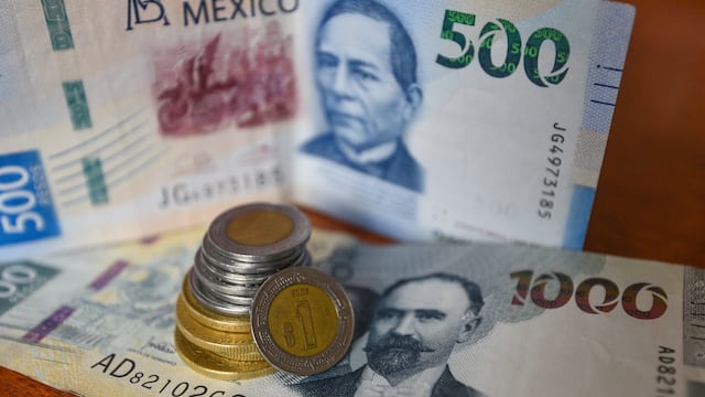 Aspectos de billetes y monedas de diferentes  denominaciones