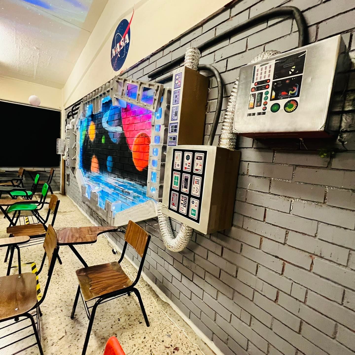 Salón del maestro Carlos Rodríguez en regreso a clases