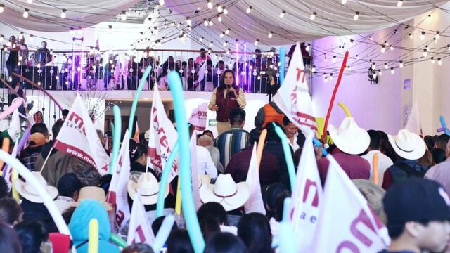 Alma Alcaraz y militantes de Dolores Hidalgo