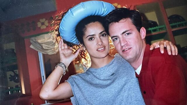 Salma Hayek junto a Matthew Perry