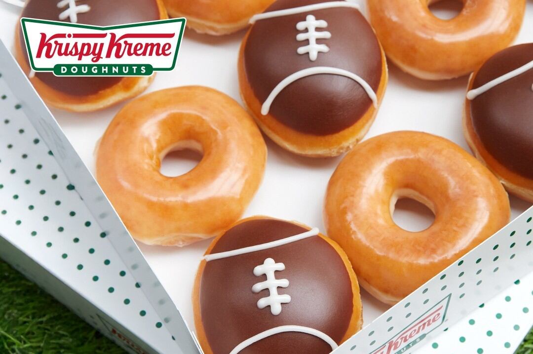 Donas con forma de balón de Krispy Kreme por el Super Bowl 2025