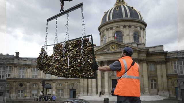 Retiran un millón de "candados del amor" del Puente de las Artes de París.