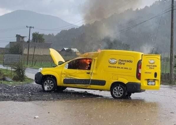 Camioneta incendiada para impedir instalación de casilla