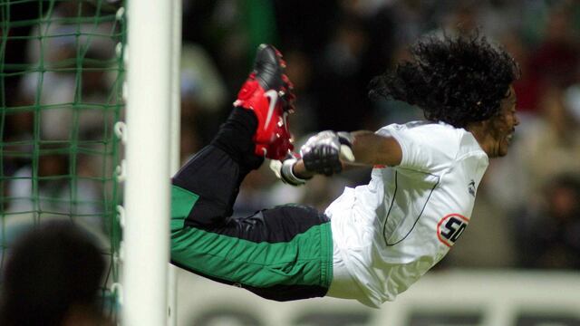 Higuita en un calentamiento