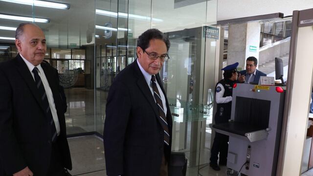 CIUDAD DE MÉXICO, 13JUNIO2017.- Sergio Aguayo, politólogo, historiador y escritor acompañado de su abogado Serio Beristain acudieron al Tribunal Superior de Justicia de la Ciudad de México a una audiencia de desahogo de pruebas ante una demanda de daño moral que interpuso Humberto Moreira.
FOTO: SAÚL LÓPEZ /CUARTOSCURO.COM