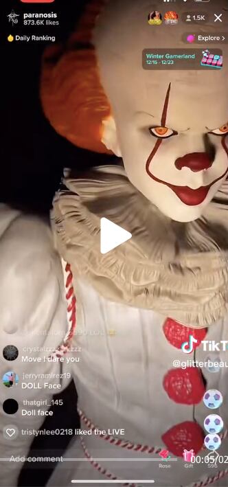 Un Pennywise, el payaso de tamaño real, se mueve solo,