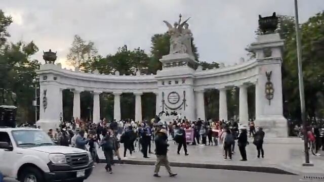 Hemiciclo a Juárez: Se manifiestan 300 personas por créditos de vivienda en Coyoacán.