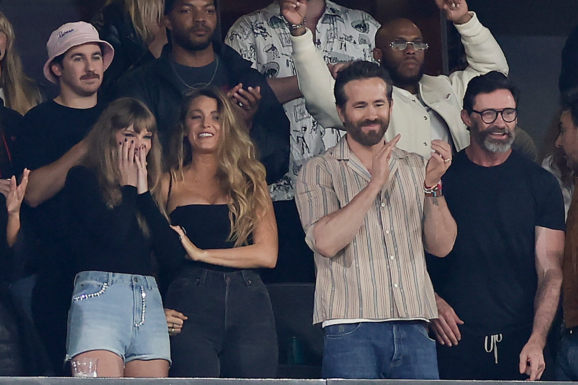 Taylor Swift, Blake Lively, Ryan Reynolds y Hugh Jackman en el partido de los Kansas City Chiefs de la NFL
