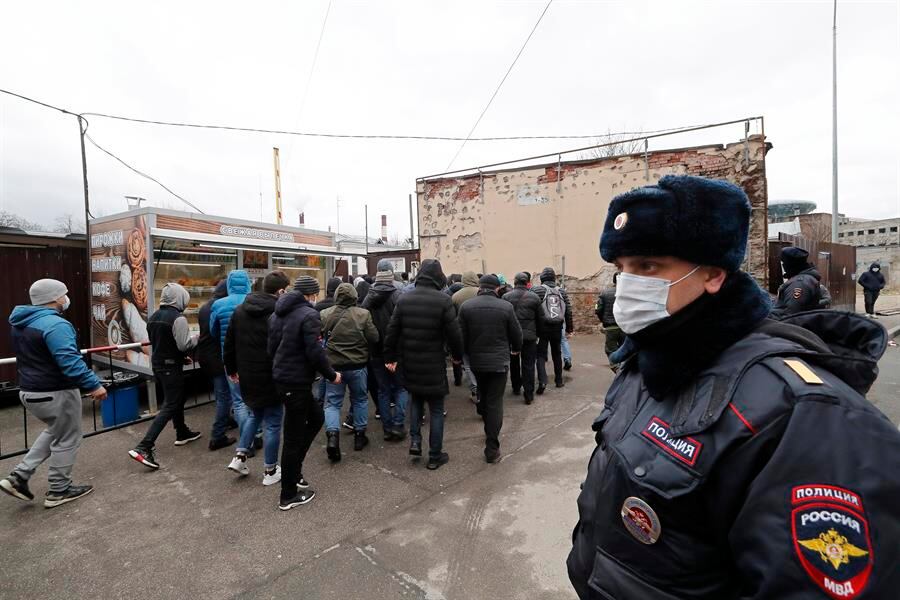 Cerca de 40 detenidos en redada en centro de distribución comercial a las afueras de Moscú
