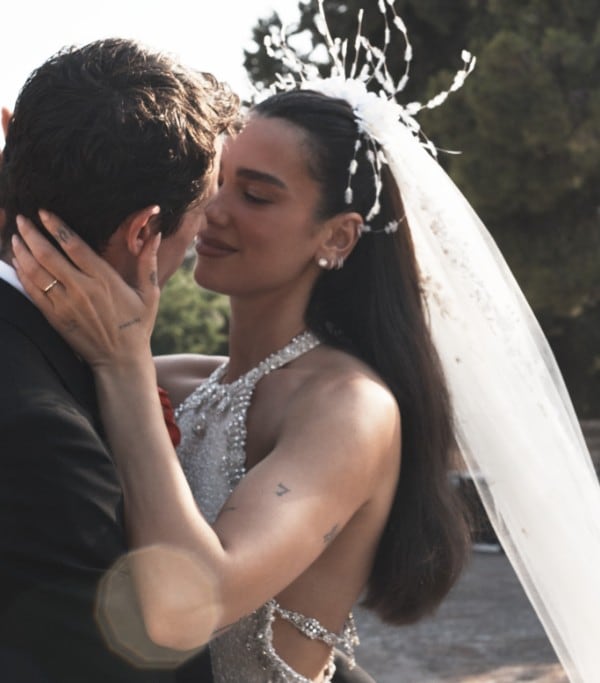 Dua Lipa y Callum Turner, las nuevas fotos de su boda