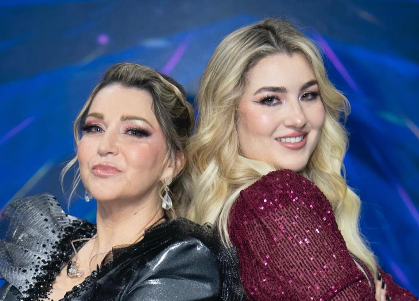 Alicia Villarreal y Melenie Carmona
