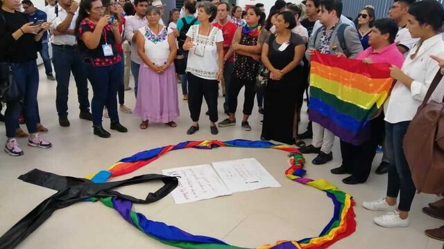 Activistas de la comunidad LGBT se manifiestan en Congreso de Yucatán