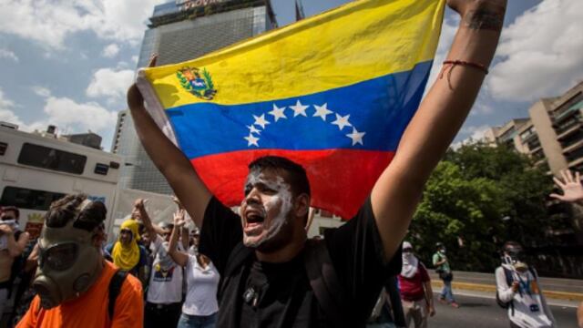 Por muy malo, sin embargo que sea Maduro, lo ocurrido en Venezuela es asunto exclusivamente de los venezolanos.