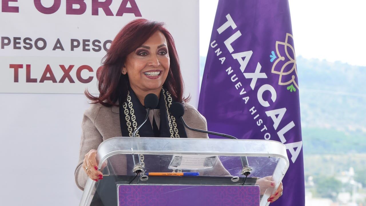 Lorena Cuéllar entrega obra vial en Tlaxco tras 20 años sin pavimentar