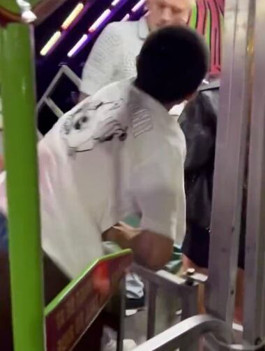 Megan Fox es agredida durante pelea entre Machine Gun Kelly y uno de sus fans