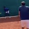 Roger Federer propina brutal pelotazo a Gael Monfils