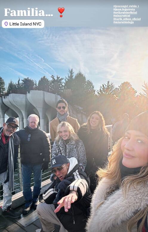 Andrea Legarreta y familia