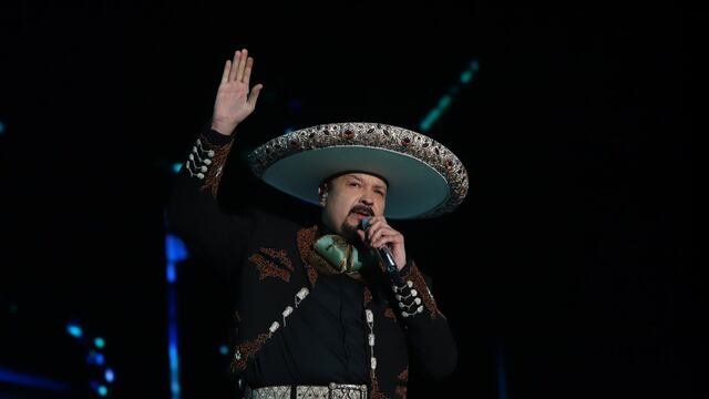 Pepe Aguilar, cantante.