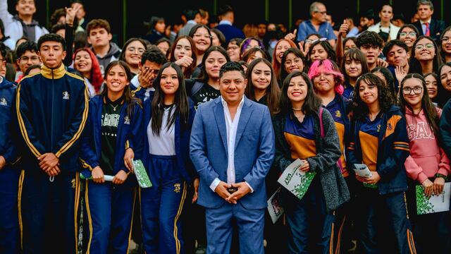 Ricardo Gallardo encabeza relanzamiento de Becas-Crédito
