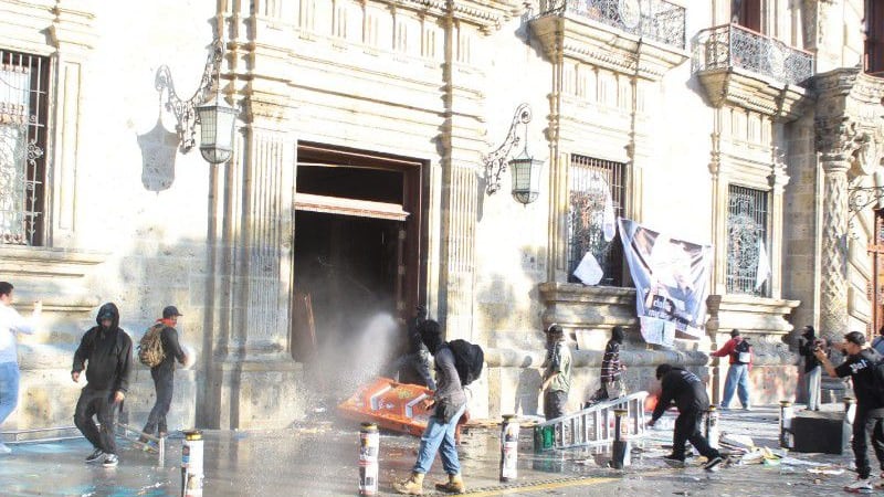 Pablo Lemus acusa a diputados del PT y Futuro de incitar violencia en manifestaciones en Jalisco