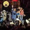 Los fans de Los Tigres del Norte enloquecen y se suben al escenario con ellos en Londres (VIDEO)