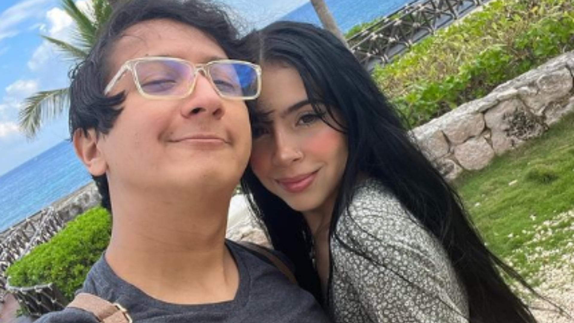 Ron Roneos y La Niña Fresa