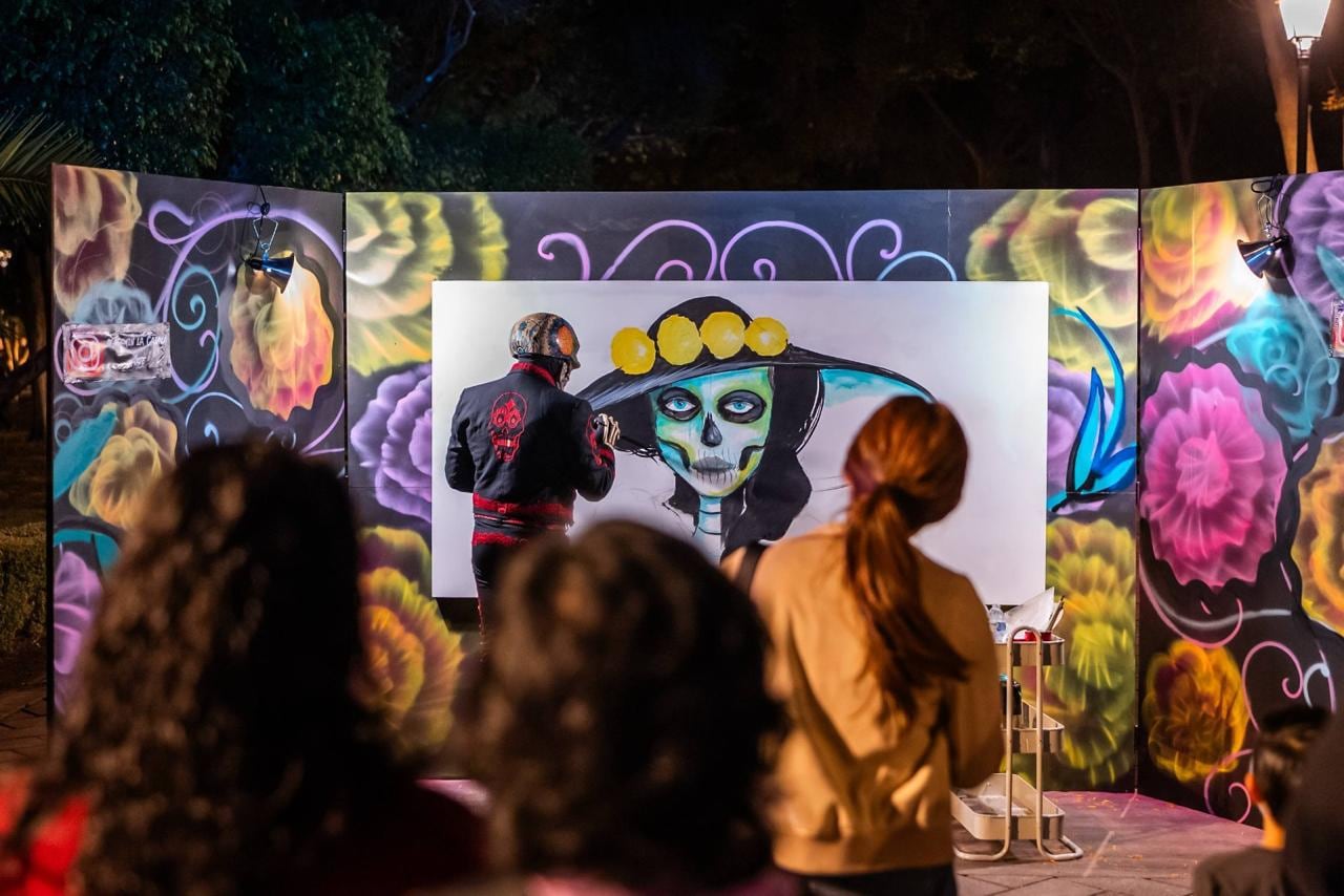 Querétaro reúne a más de 70 mil personas en Festival de Día de Muertos.