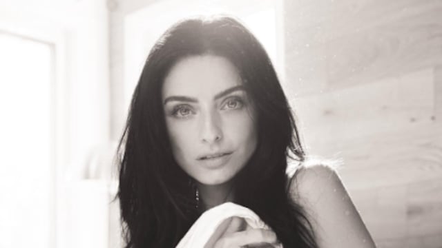 Aislinn Derbez posa desnuda en fotos