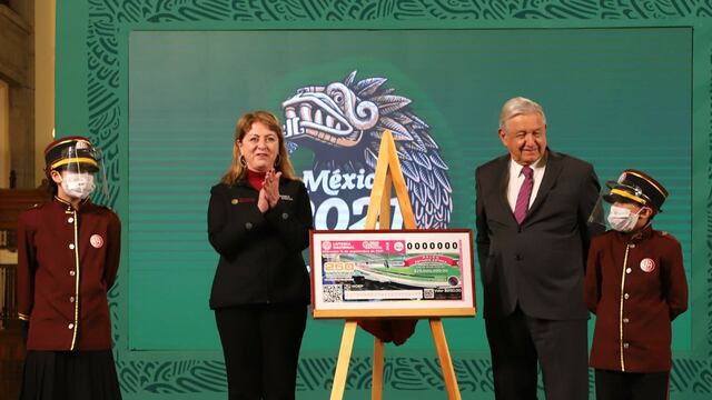 Margarita González Saravia Calderón, directora general de la Lotería Nacional y el presidente de México, Andrés Manuel López Obrador