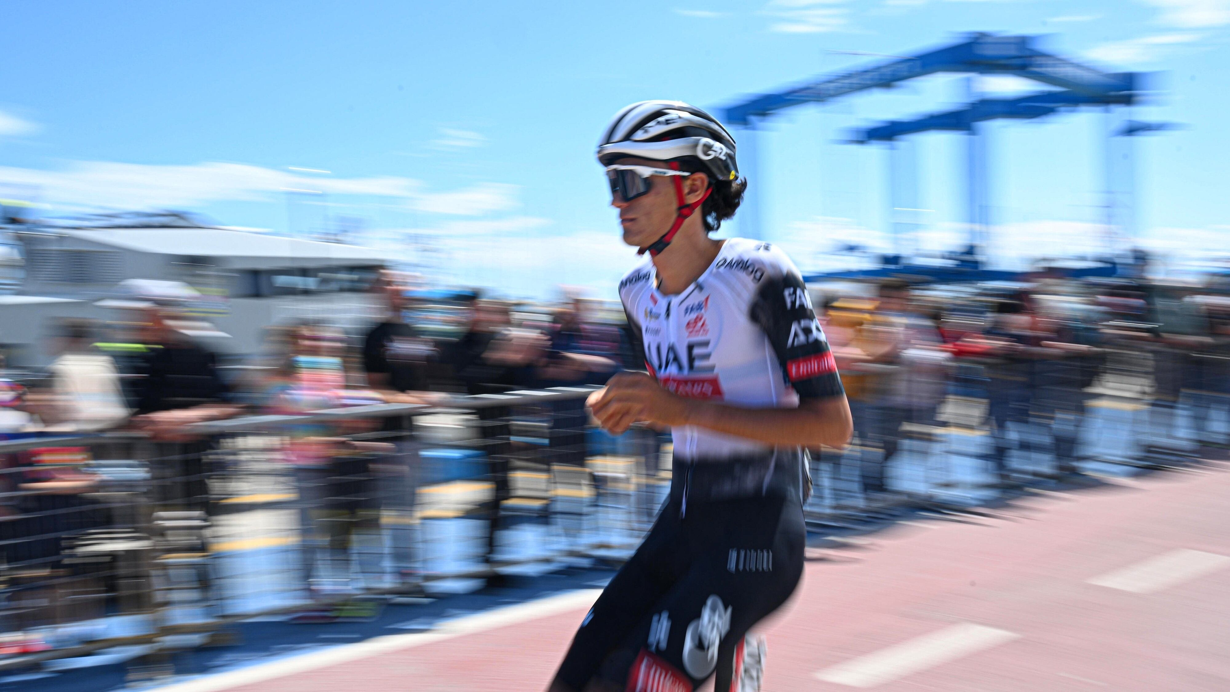 Isaac del Toro sigue encendido y ahora termina en el top-10 en Tre Valli Varesine 2025