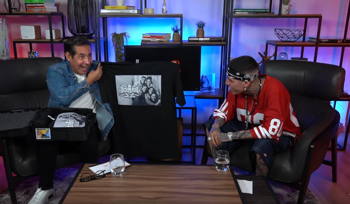 Yordi Rosado le da obsequio a Santas Fe Klan para su hijo.