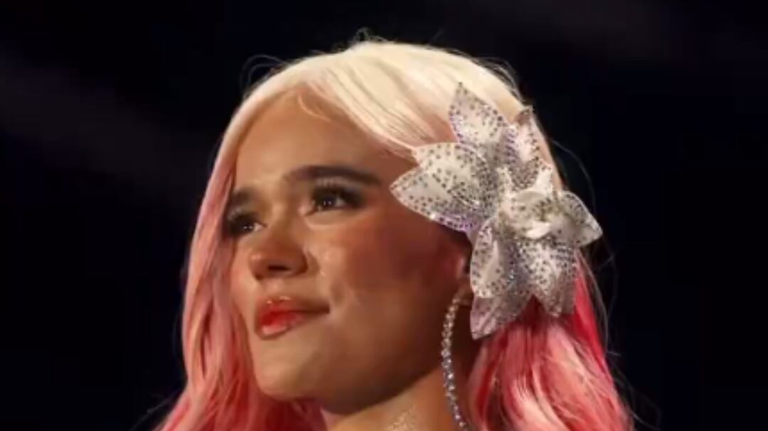 Karol G rompe YouTube con transmisión en vivo de su concierto desde España