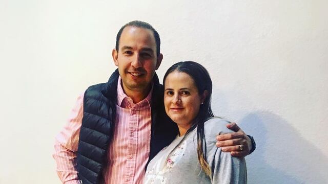 Marko Cortés con su esposa María del Sol Torres Ibarrola