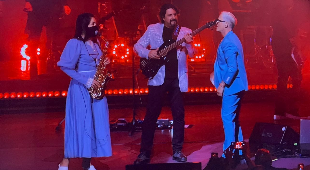 María Elena Ríos toca junto a Alejandro Sanz en concierto