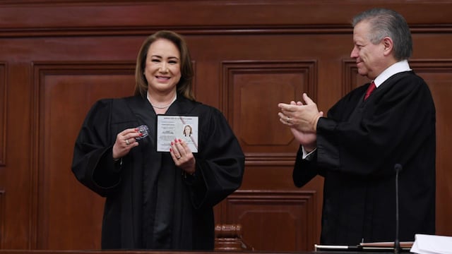 Ministra Yasmín Esquivel y el ministro presidente de la SCJN, Arturo Zaldívar.