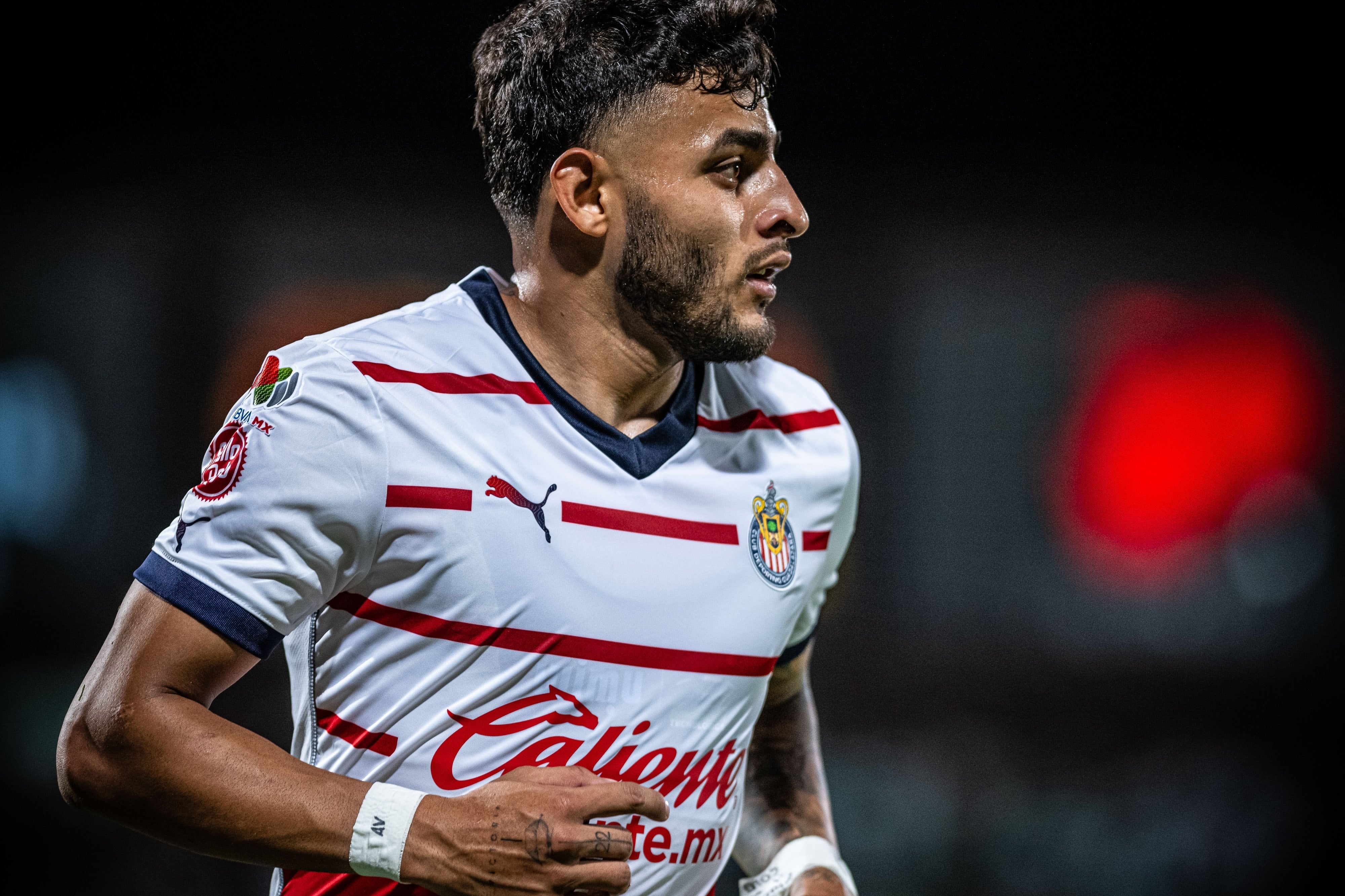 Alexis Vega de Guadalajara durante el partido Santos vs Guadalajara
