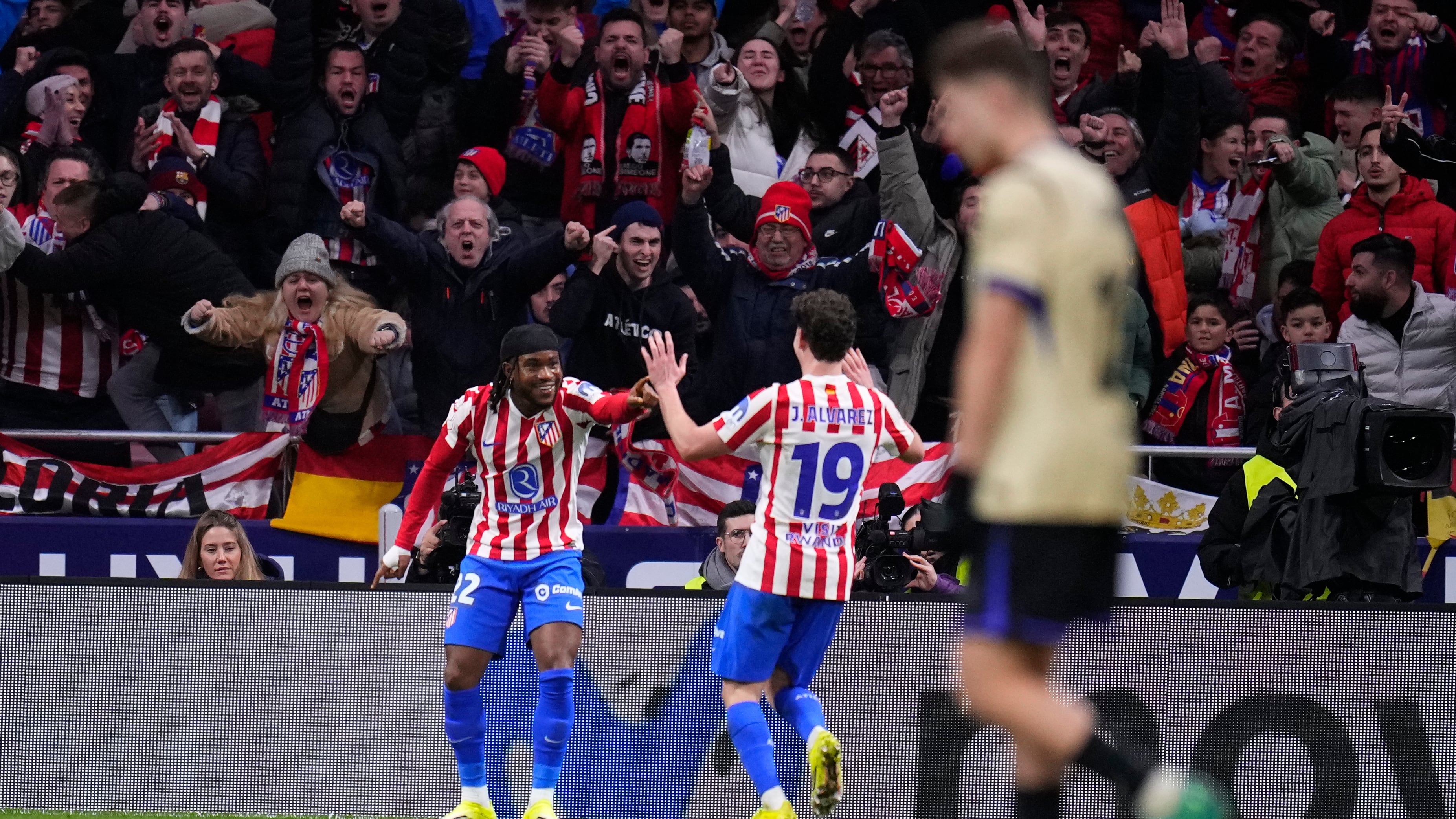 Atlético de Madrid golea al FC Barcelona y lo deja al borde de la eliminación en la Copa del Rey
