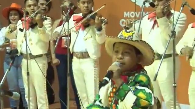 Yuawi López con mariachi