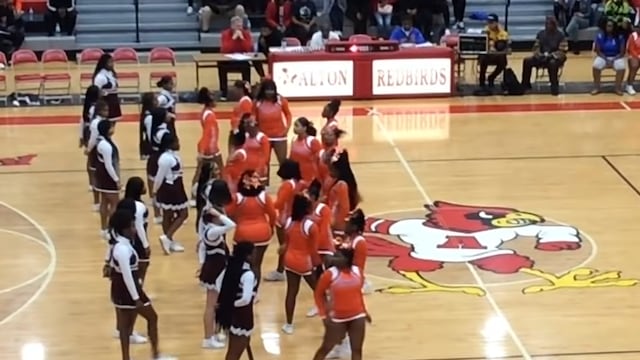 Las animadoras se fueron a los golpes después de retarse verbalmente