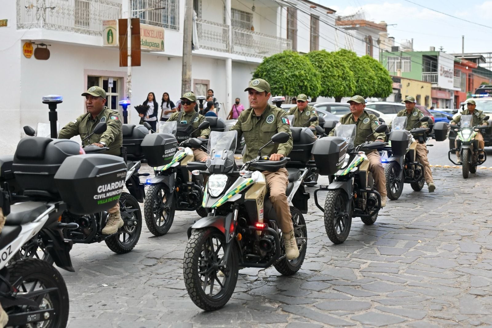 Ricardo Gallardo entregó equipo de seguridad en Villa de Pozos