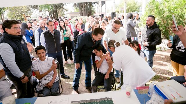 Esteban Villegas lleva a cabo Campaña de Vacunación contra el VPH.