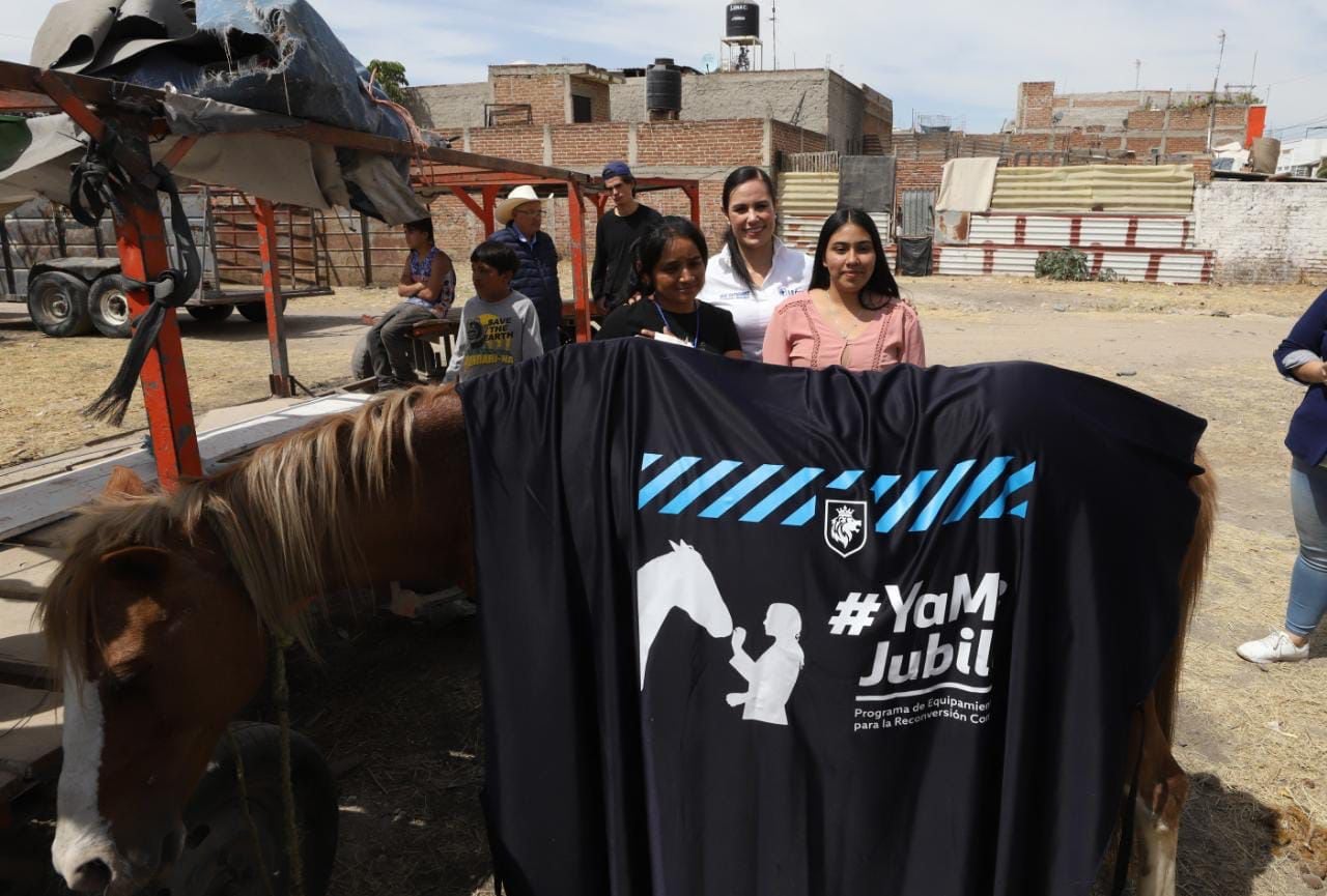 Cambian animales de arrastre por motos de carga en Guanajuato