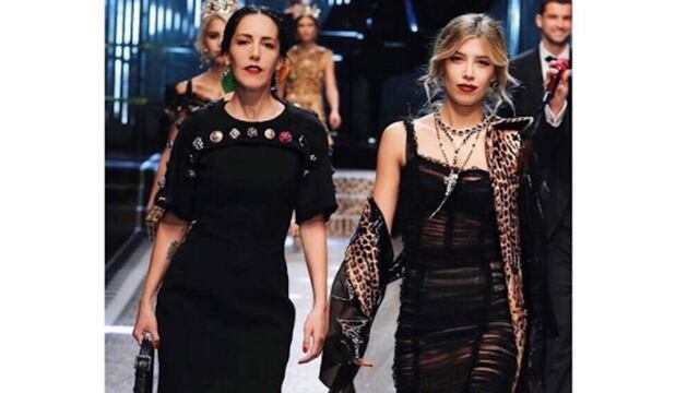 Madre e hija juntas en Milán.