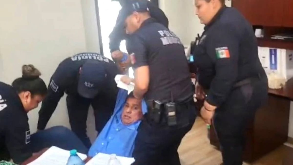 Desalojan por la fuerza a funcionario del agua en Coahuila por irregularidades