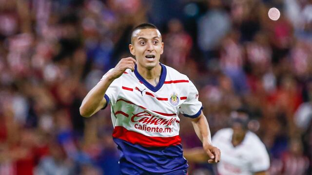 Roberto Alvarado celebró el gol del triunfo de Chivas sobre Atlas.